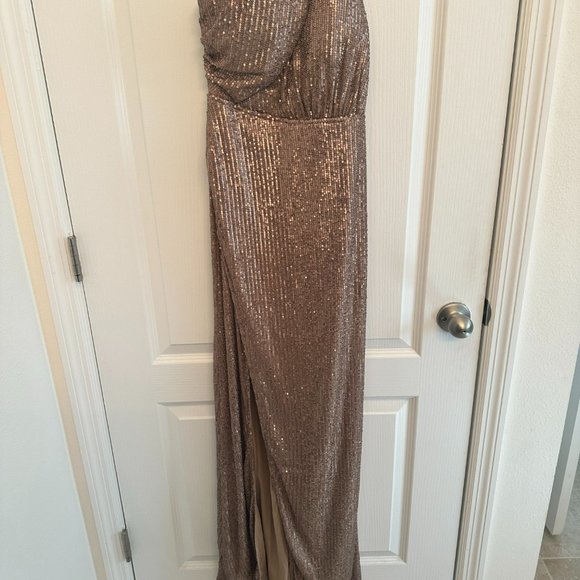 Women's Bronze Sequin FashionNova Formal Dress Sz Medium - Picture 3 of 3